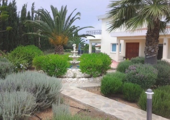 Spacious 5-Bedroom House in Strovolos, Nicosia