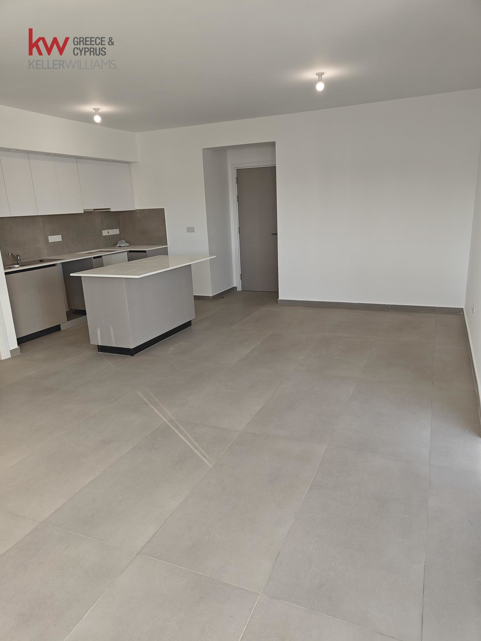 2-bed apartment for rent in Larnaca City photo 2