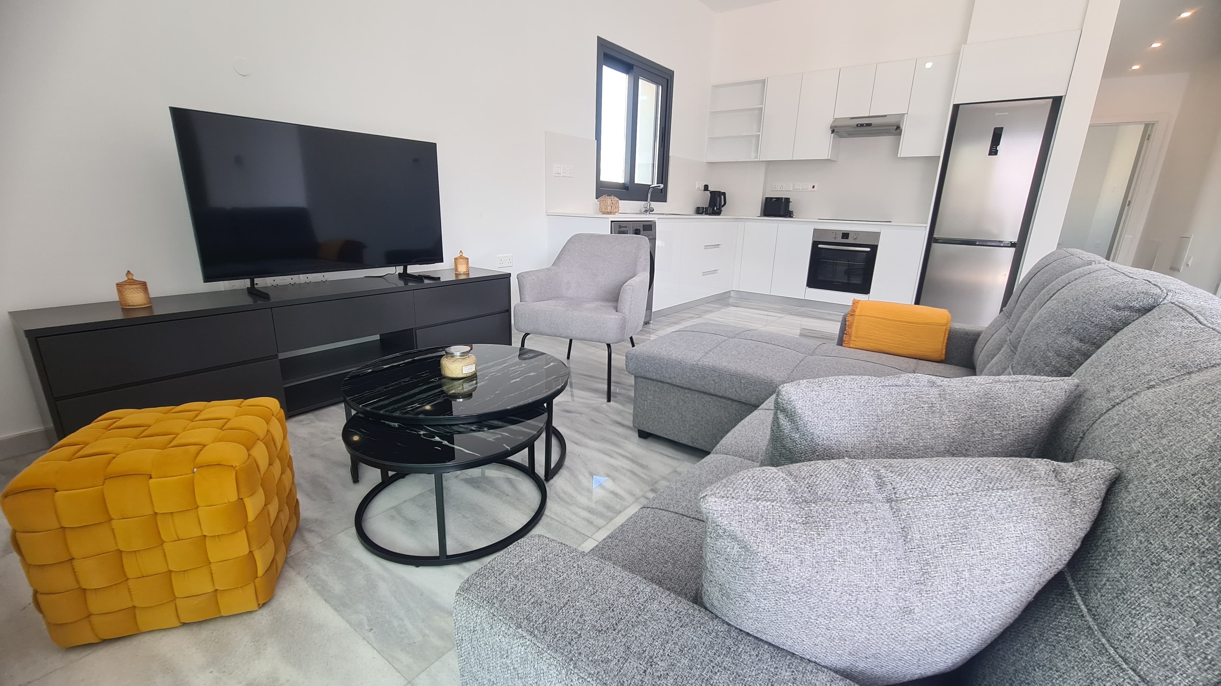Modern 2-Bedroom Apartment in Mesa Geitonia, Limassol