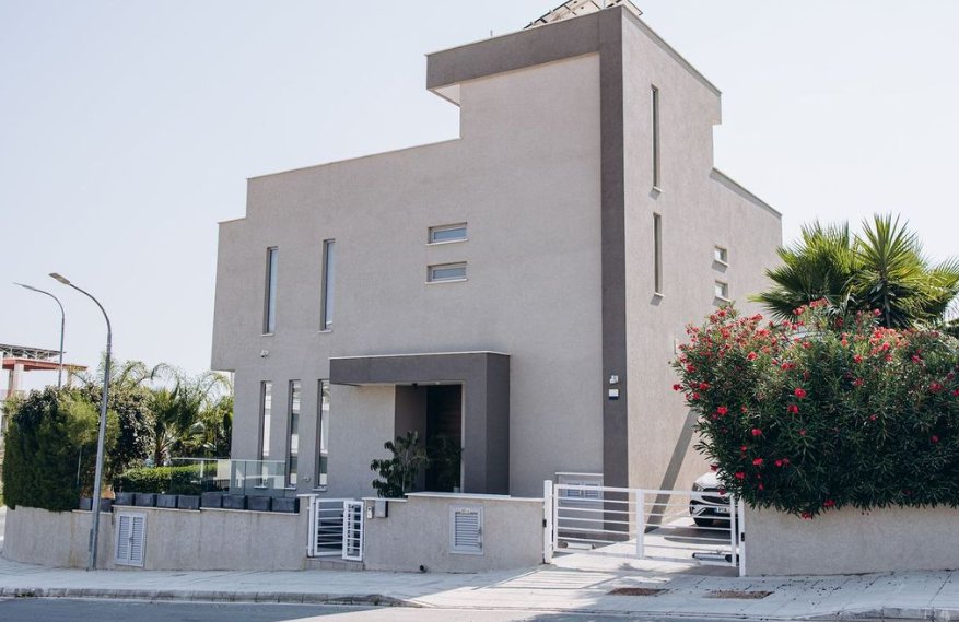 Spacious 6-Bedroom Villa in Agios Athanasios, Limassol