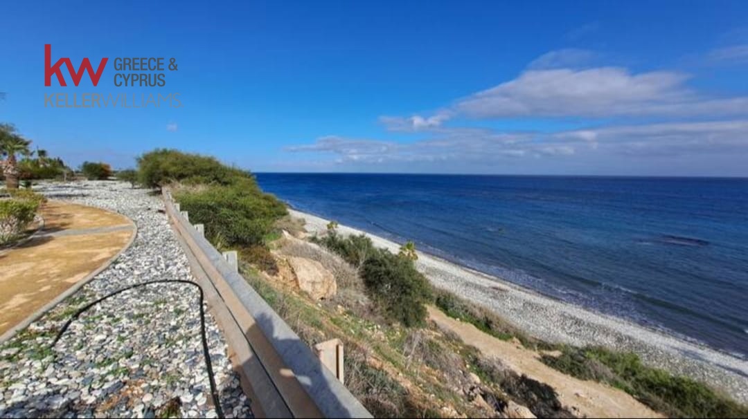 3-bed detached house with garden and sea view in Perivolia photo 2