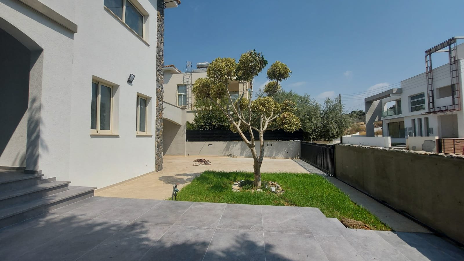 6-bed house with pool and garden in Agios Tychon photo 5