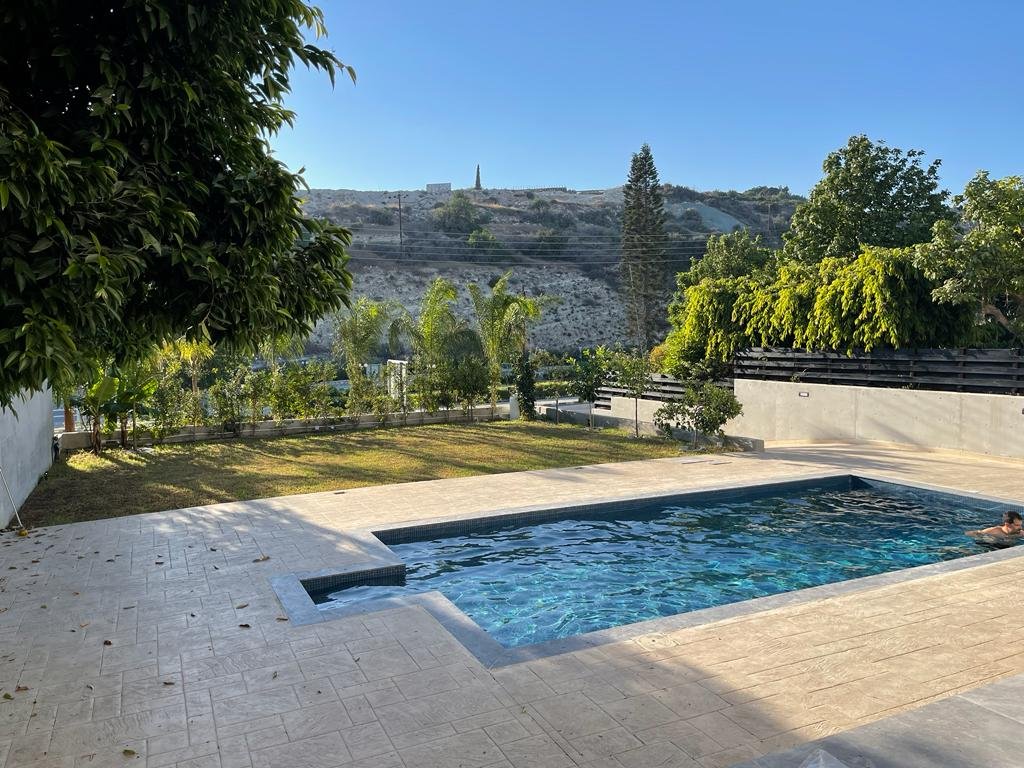 6-bed house with pool and garden in Agios Tychon photo 7