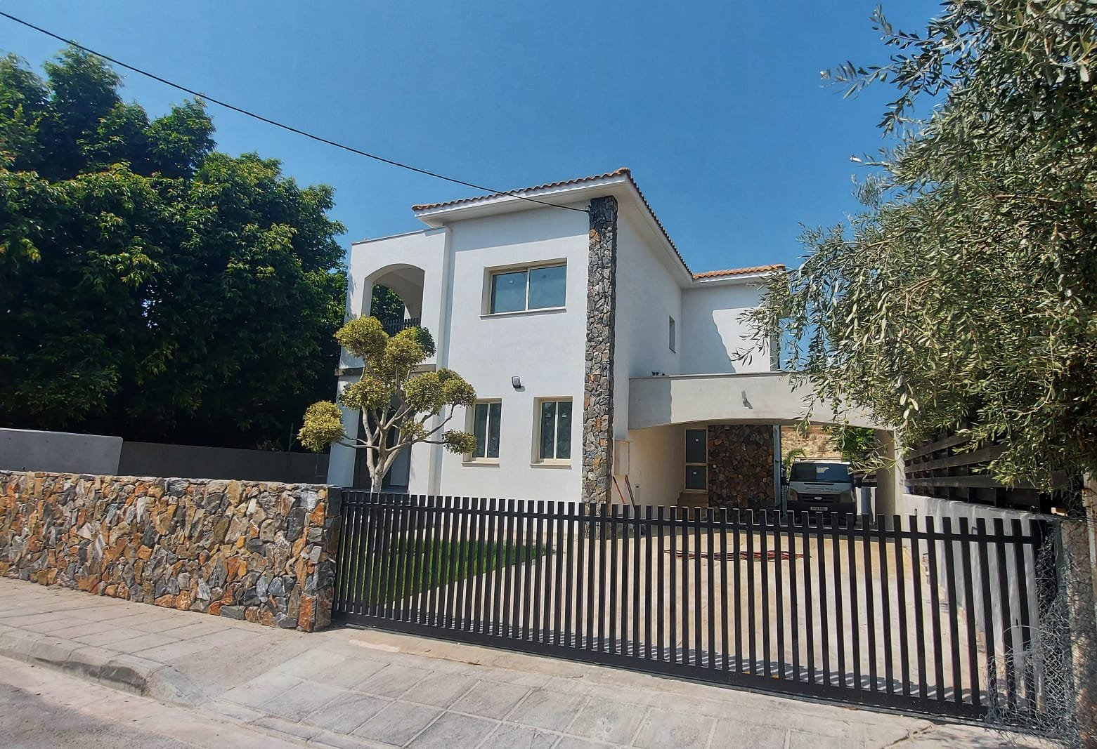 6-bed house with pool and garden in Agios Tychon photo 9