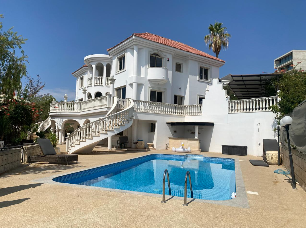 Spacious 6-Bedroom Villa in Agios Tychon, Limassol