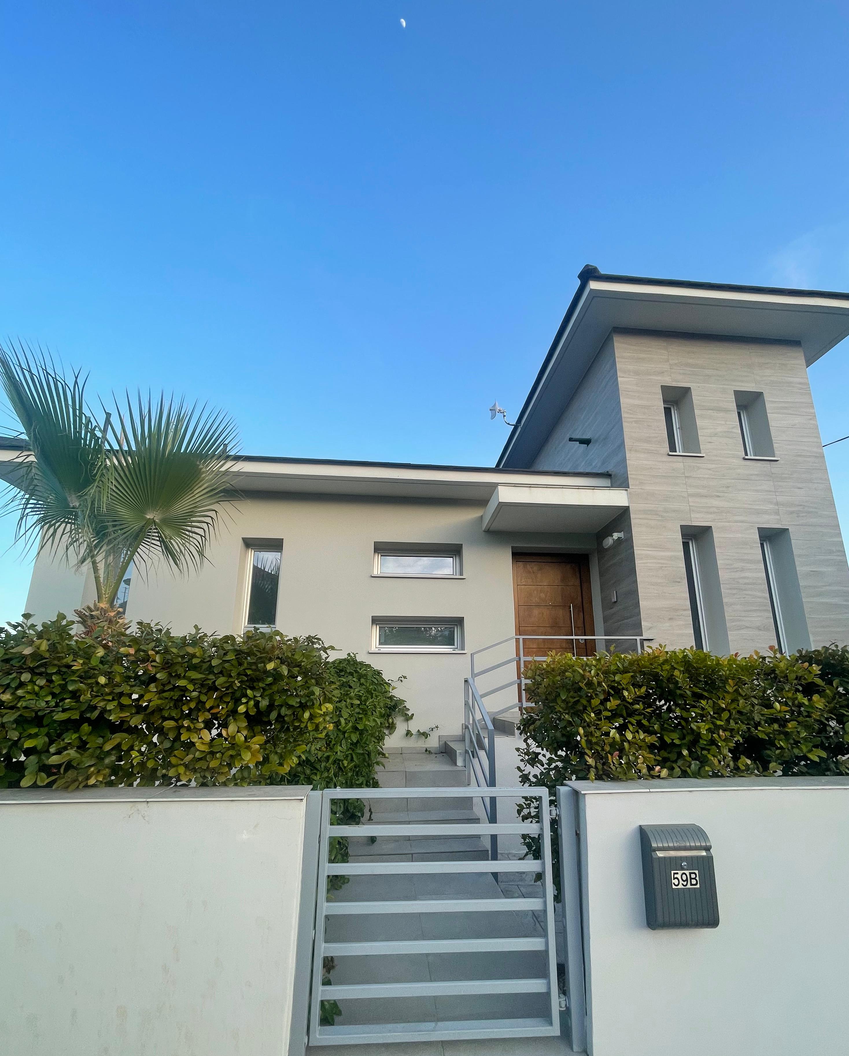 For Rent | Modern 3-Bedroom Villa with Private Pool & Garden in Pyrgos