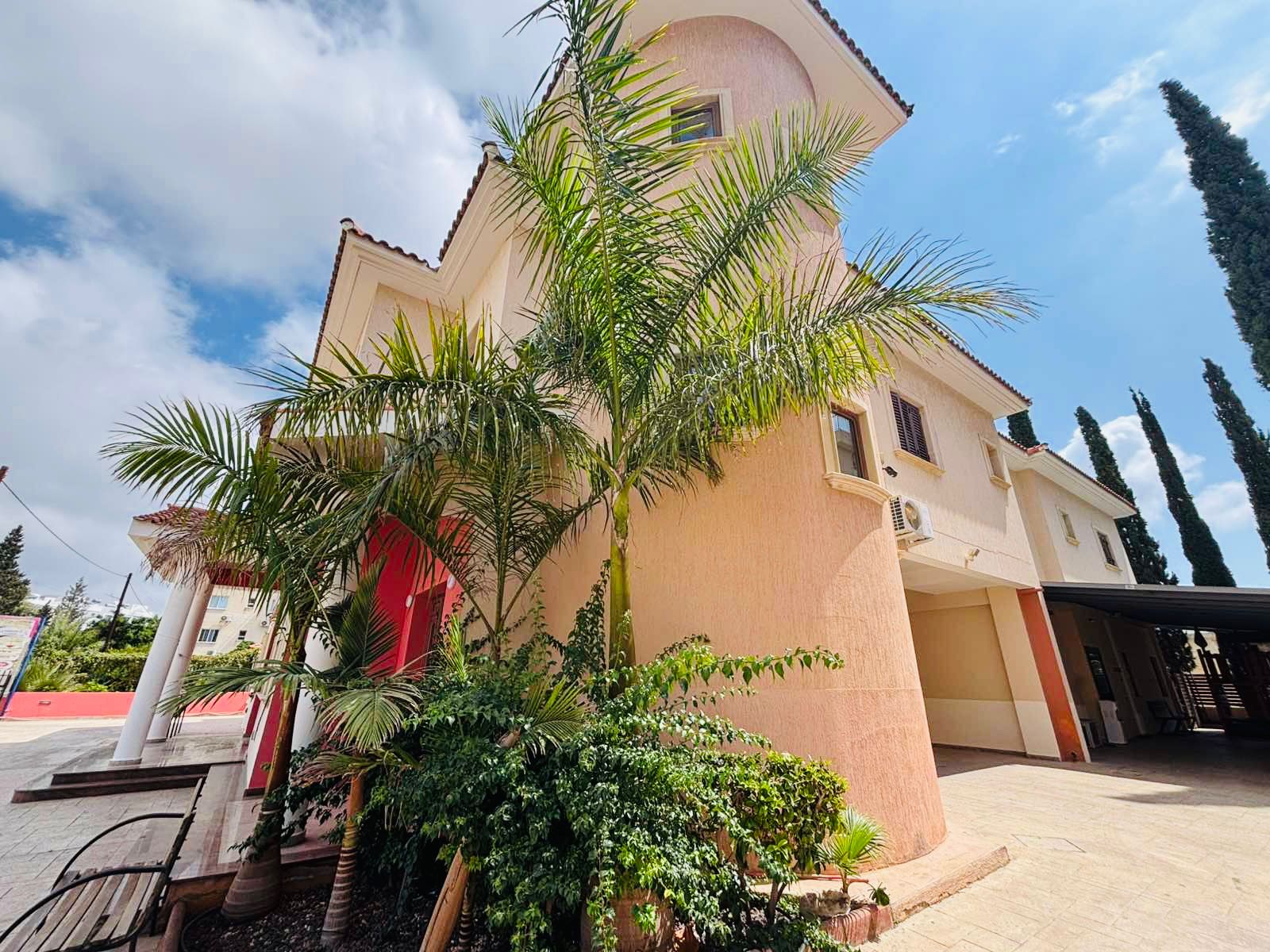 4 bedroom apartment for rent in Paphos