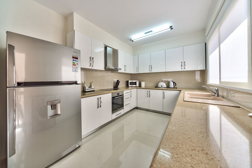 3-bedroom penthouse with veranda near the sea in Mouttagiaka photo 5