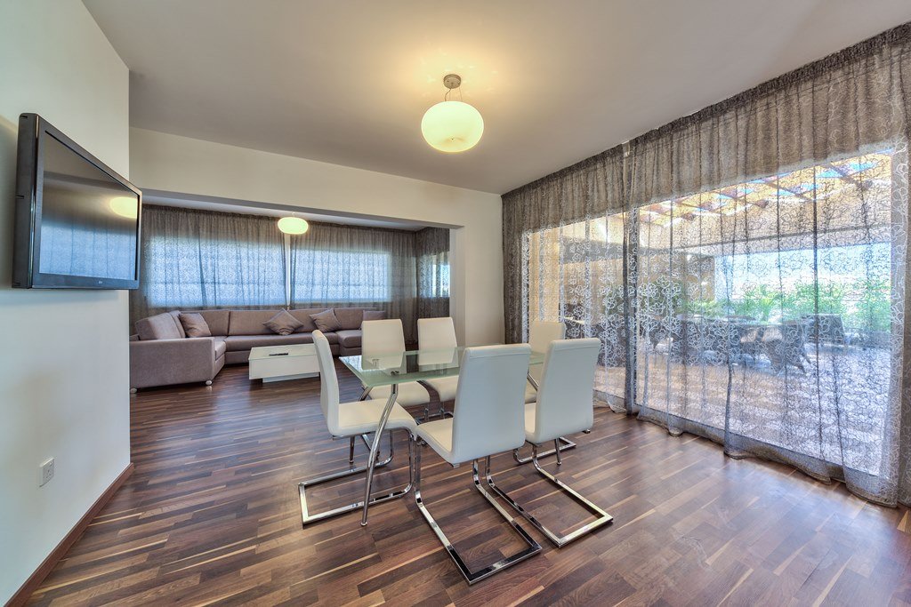 3-bedroom penthouse with veranda near the sea in Mouttagiaka photo 2