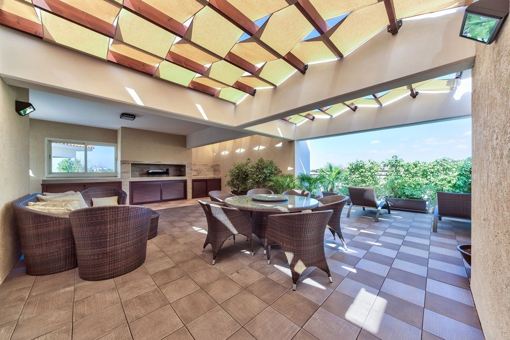 3-bedroom penthouse with veranda near the sea in Mouttagiaka photo 9