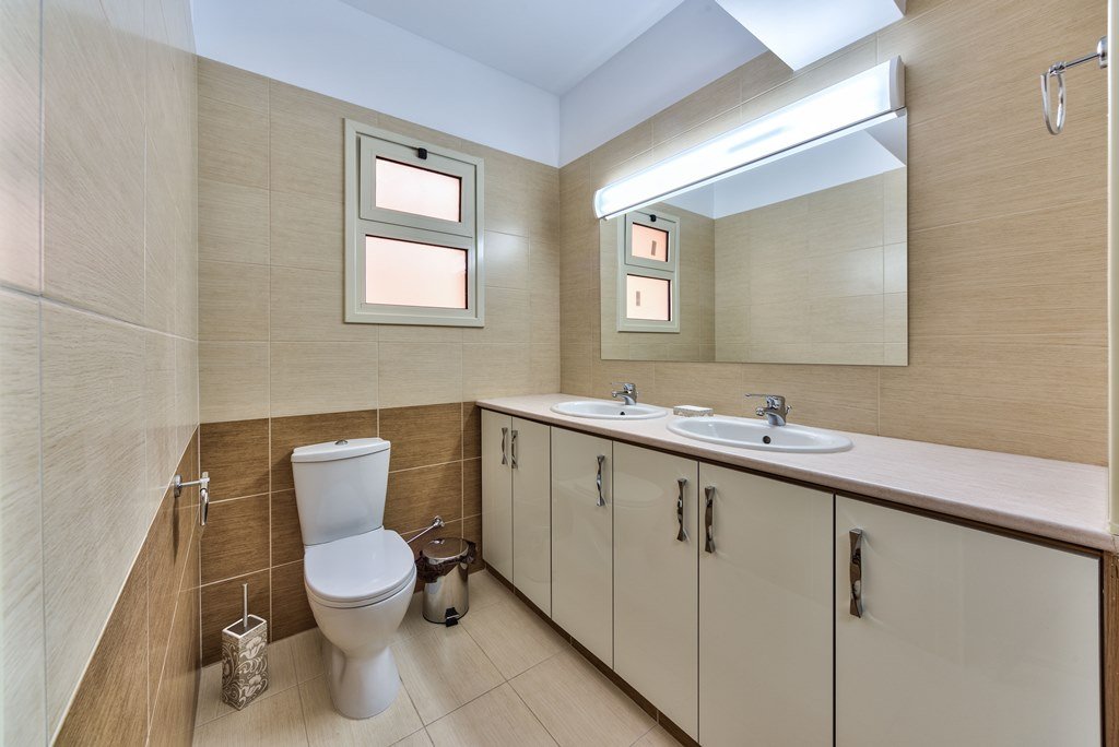 3-bedroom penthouse with veranda near the sea in Mouttagiaka photo 6