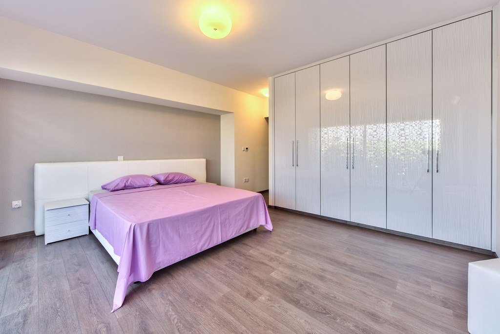 3-bedroom penthouse with veranda near the sea in Mouttagiaka photo 11