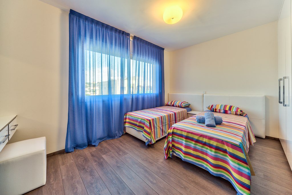 3-bedroom penthouse with veranda near the sea in Mouttagiaka photo 13
