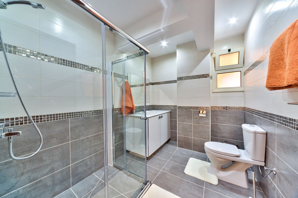 3-bedroom penthouse with veranda near the sea in Mouttagiaka photo 12