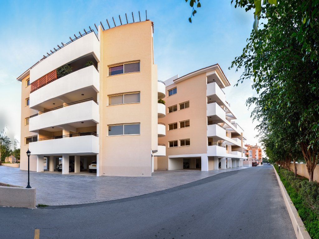 3-bedroom penthouse with veranda near the sea in Mouttagiaka photo 17
