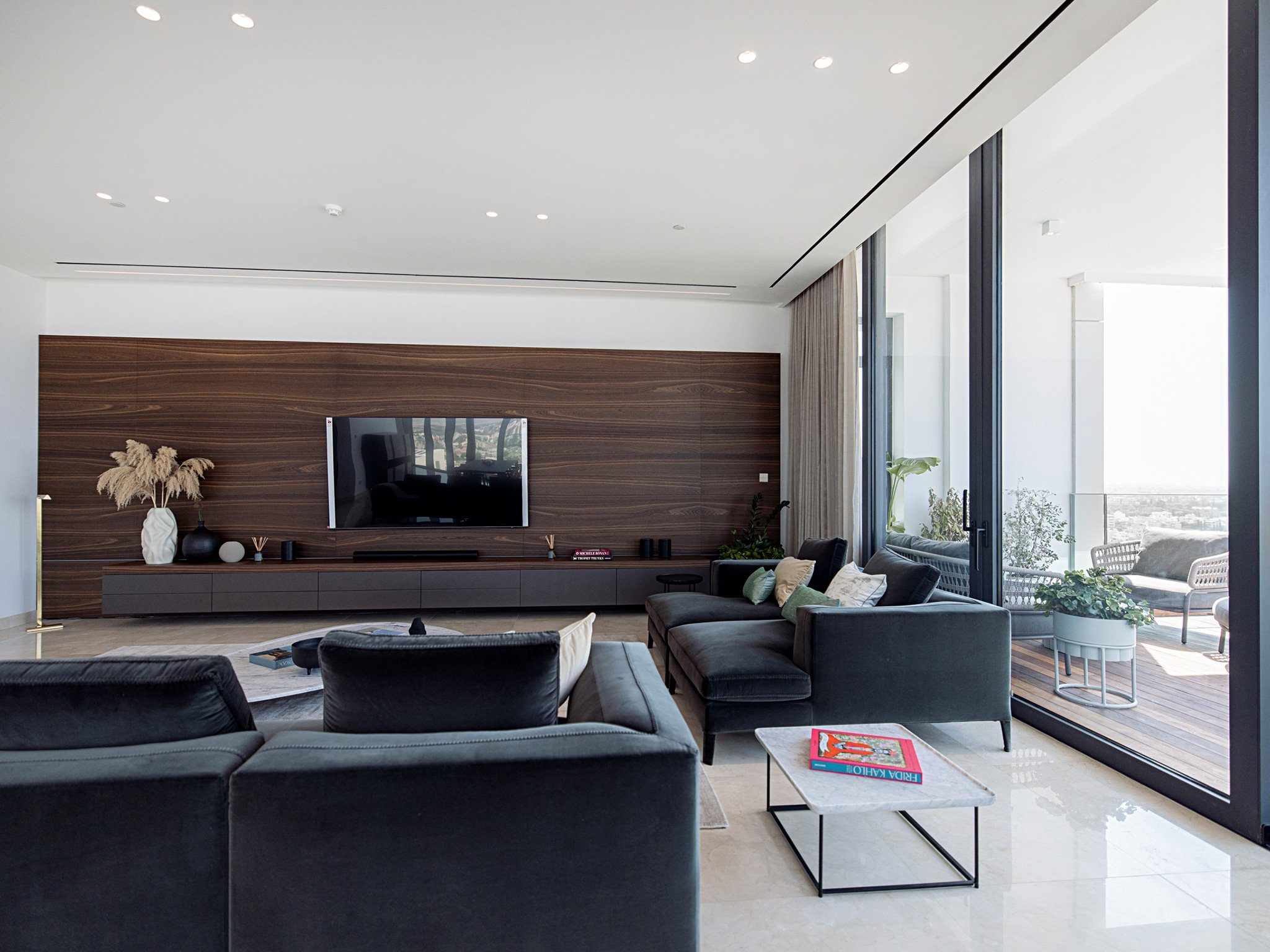 Modern 3-Bedroom Penthouse in Nicosia Center, Nicosia