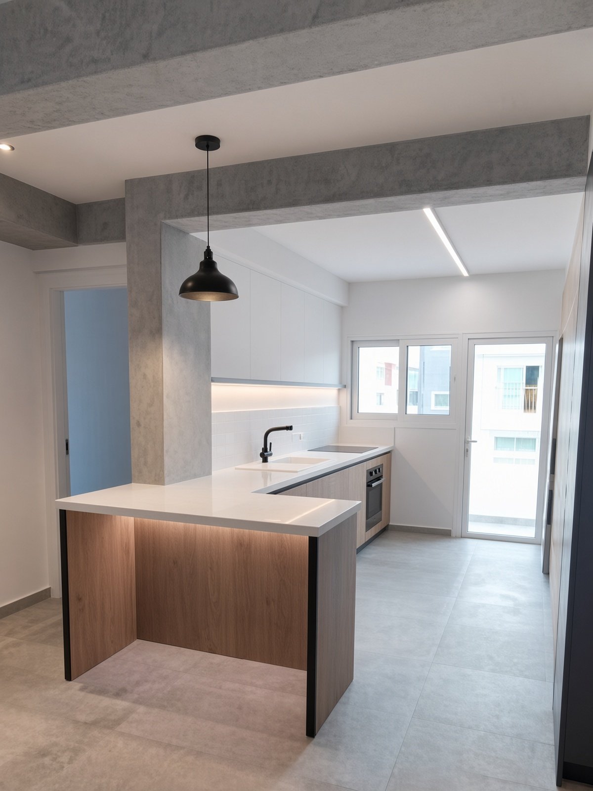 Renovated 3-bed apartment with sea view in Agios Tychon