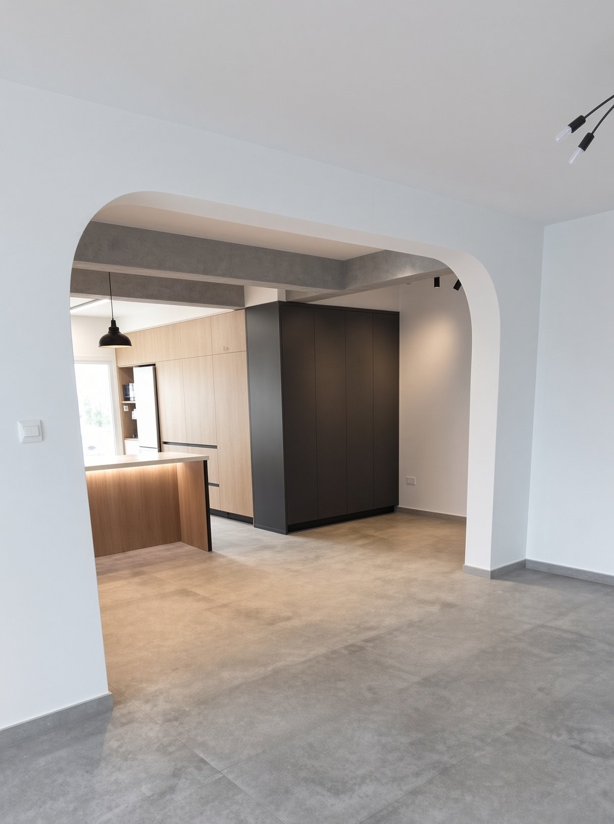 Renovated 3-bed apartment with sea view in Agios Tychon photo 6