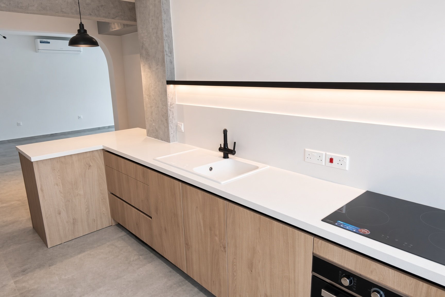 Renovated 3-bed apartment with sea view in Agios Tychon photo 9