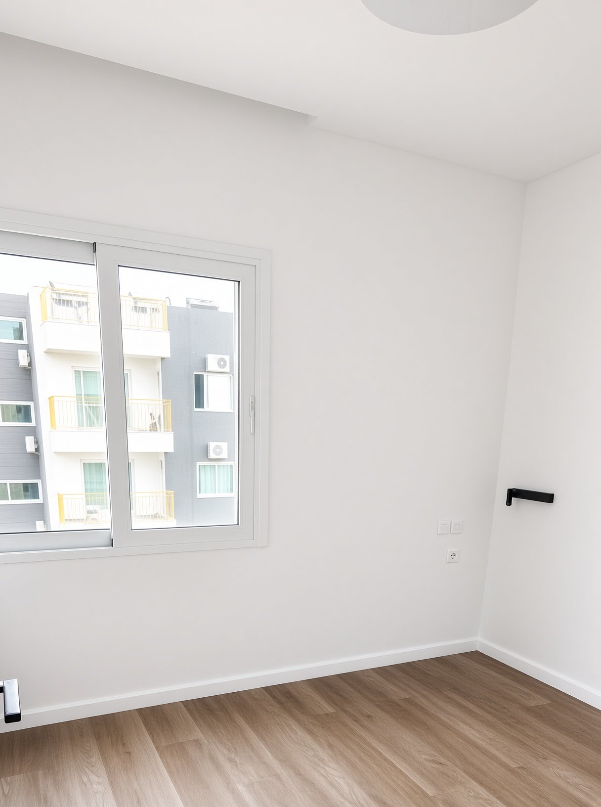 Renovated 3-bed apartment with sea view in Agios Tychon photo 11