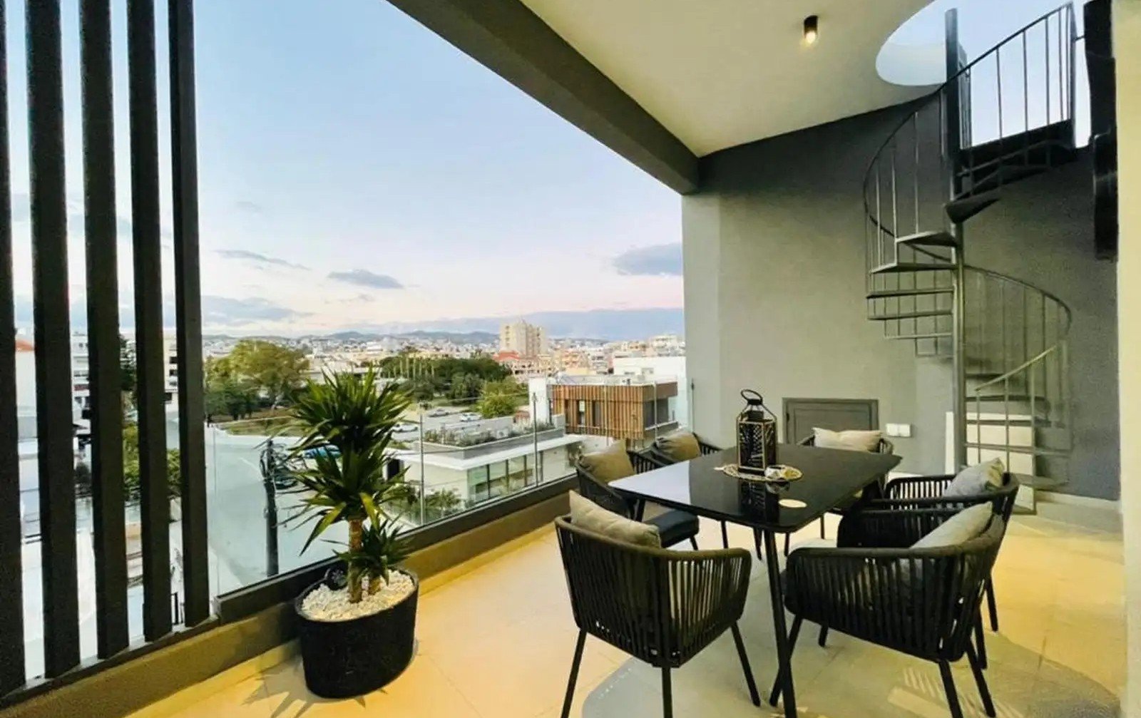Modern 3-bed penthouse with roof garden in Mesa Geitonia photo 3