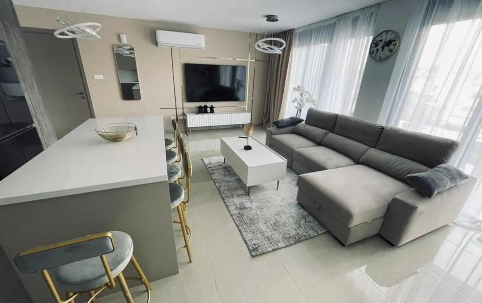 Modern 3-Bedroom Penthouse in Mesa Geitonia, Limassol
