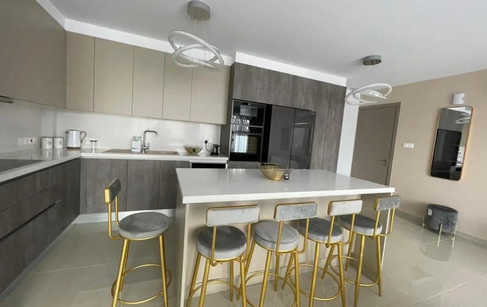 Modern 3-bed penthouse with roof garden in Mesa Geitonia photo 4