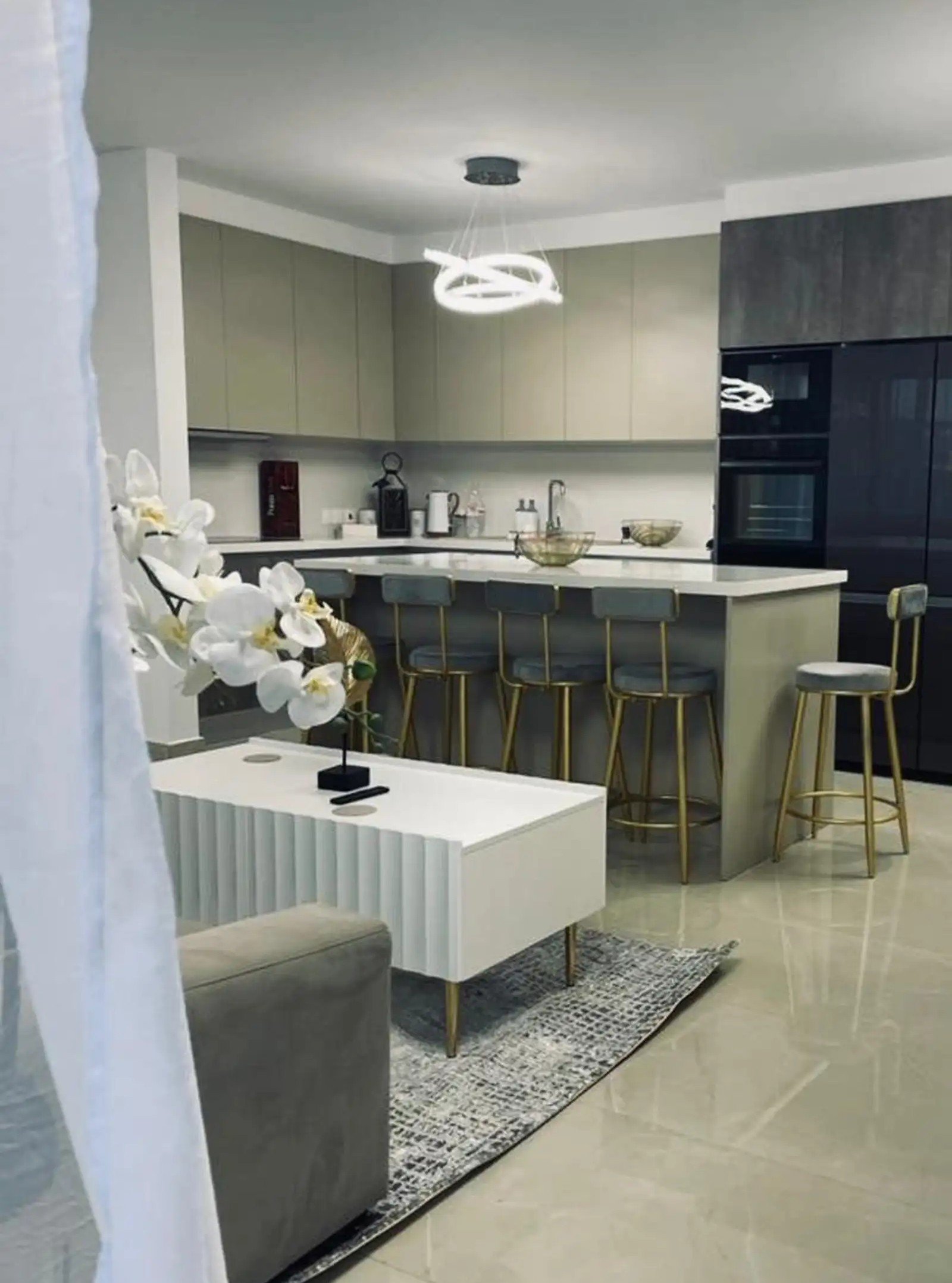 Modern 3-bed penthouse with roof garden in Mesa Geitonia photo 8