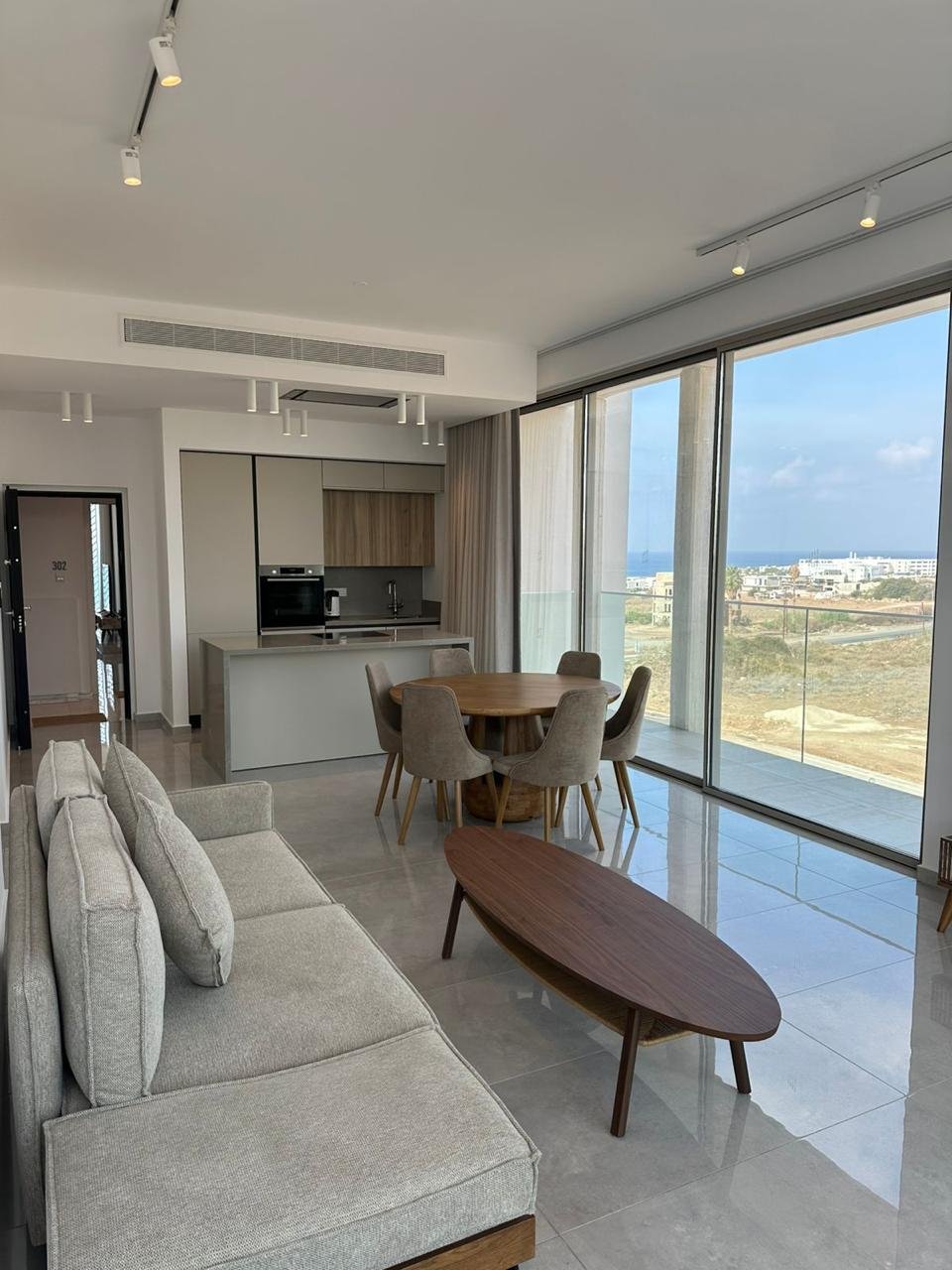Modern 2-Bedroom Apartment in Tombs Of the Kings, Paphos