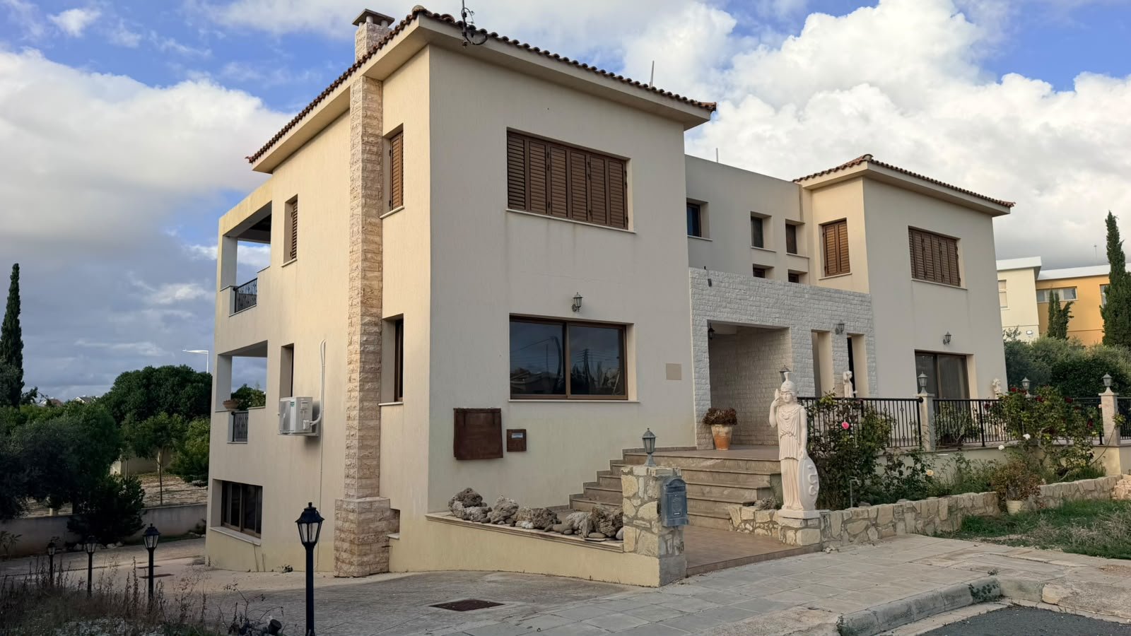 Spacious 6-Bedroom Villa in Anavargos, Paphos