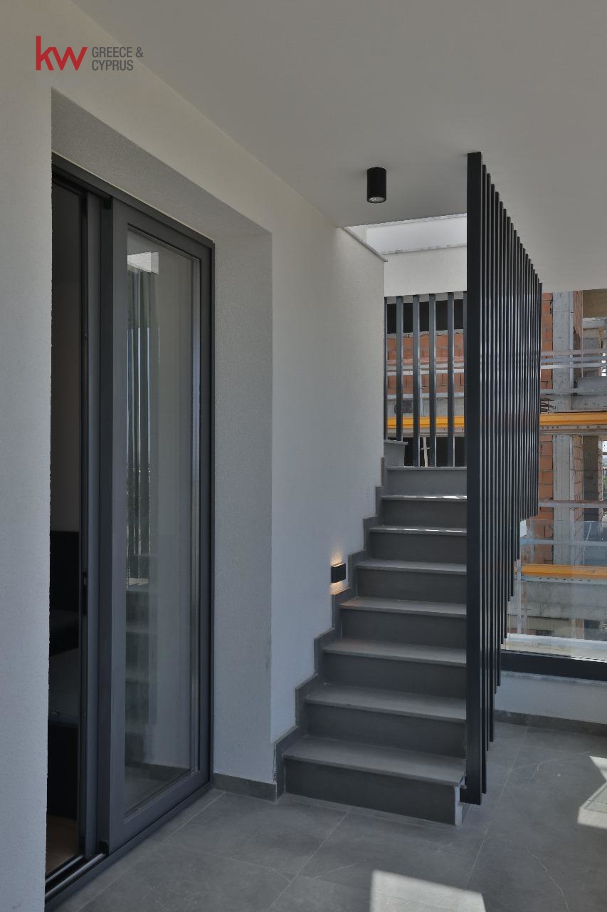2-bed penthouse with roof garden in Leivadia photo 9
