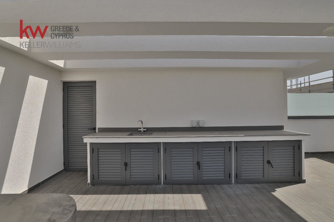 2-bed penthouse with roof garden in Leivadia photo 11