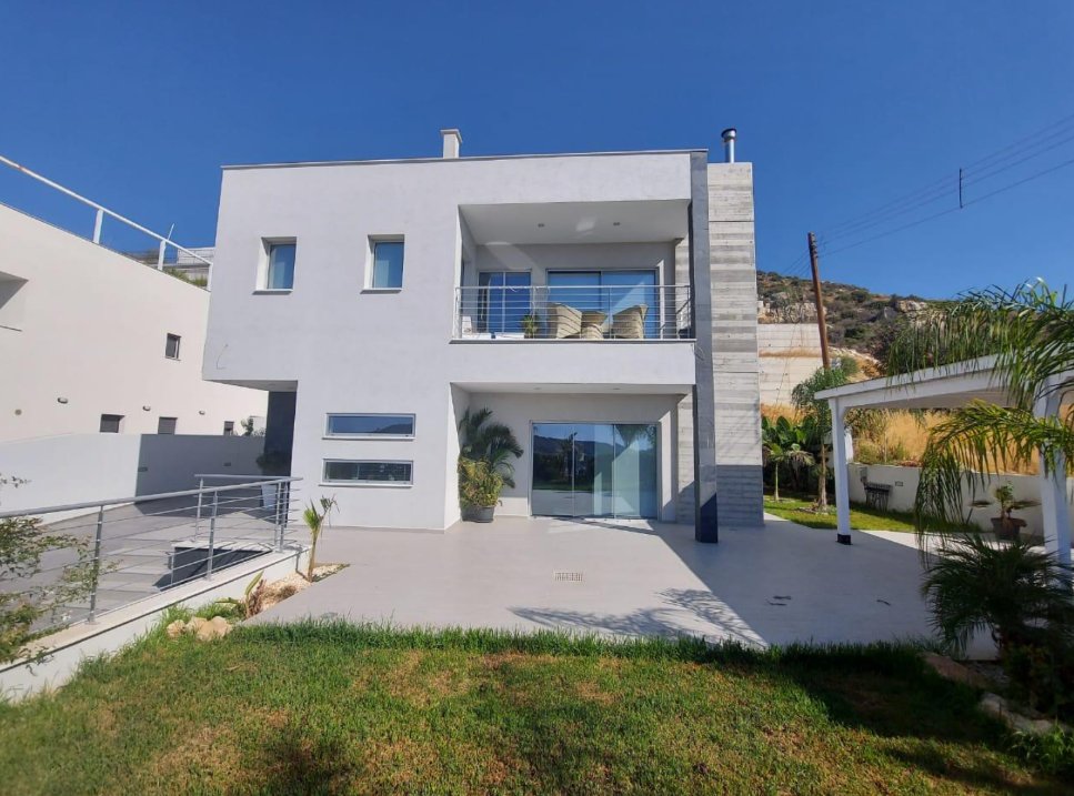 Spacious 4-Bedroom House in Palodeia, Limassol