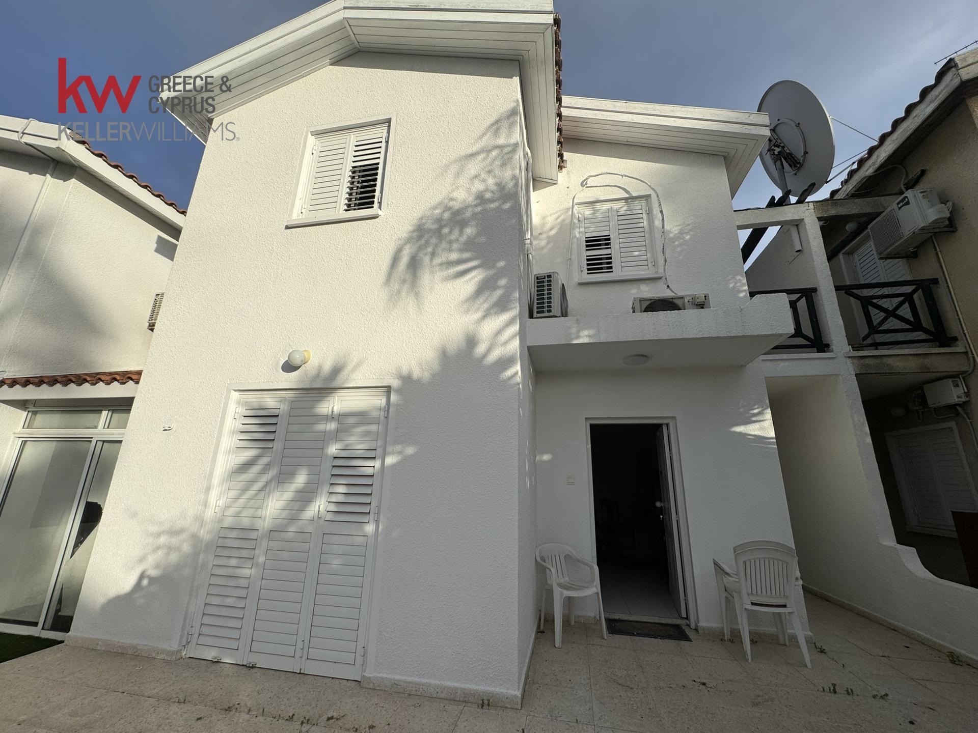 3 Bedroom Detached House 400m from the sea.