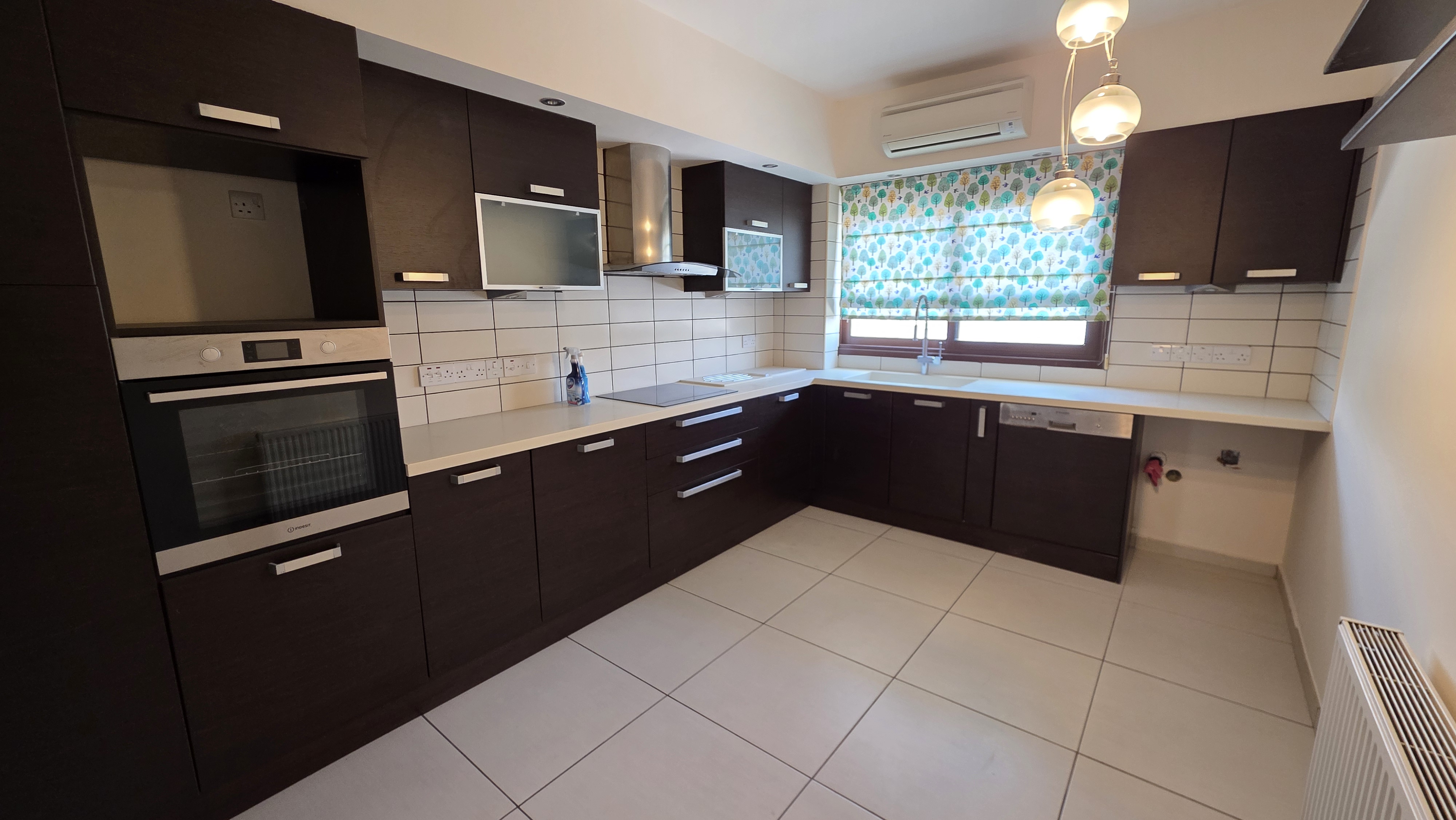 Spacious 3-Bedroom Apartment, Lykavitos
