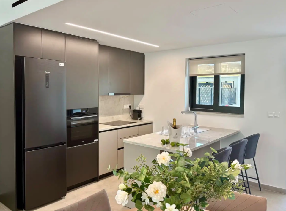 Modern 2-bedroom apartment in Agios Athanasios, Limassol photo 2