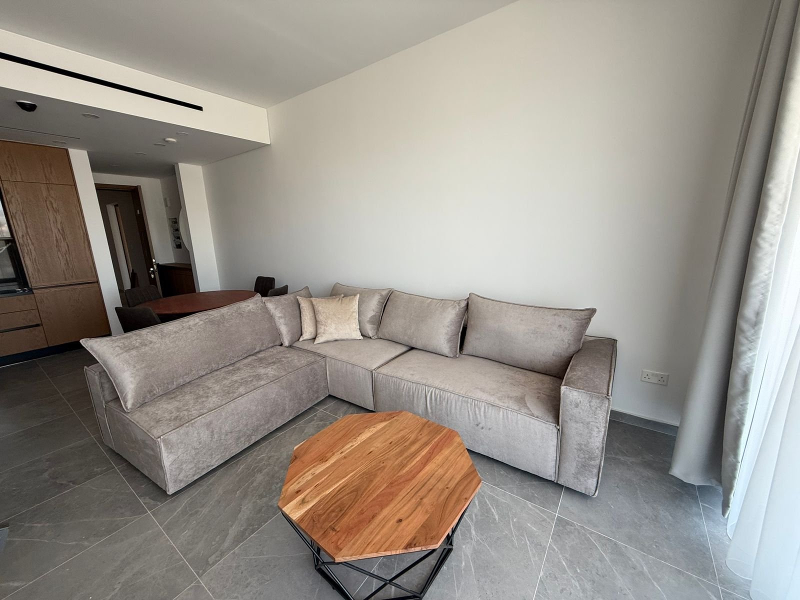 Modern 2-Bedroom Apartment in Tombs Of the Kings, Paphos