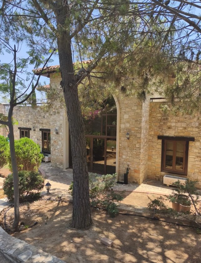 Spacious 9-Bedroom House in Souni, Limassol