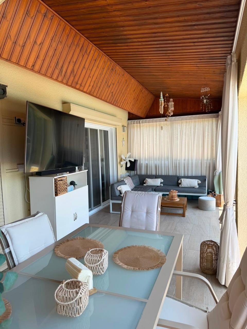 3-bed villa with pool and sea view in Coral Bay photo 3