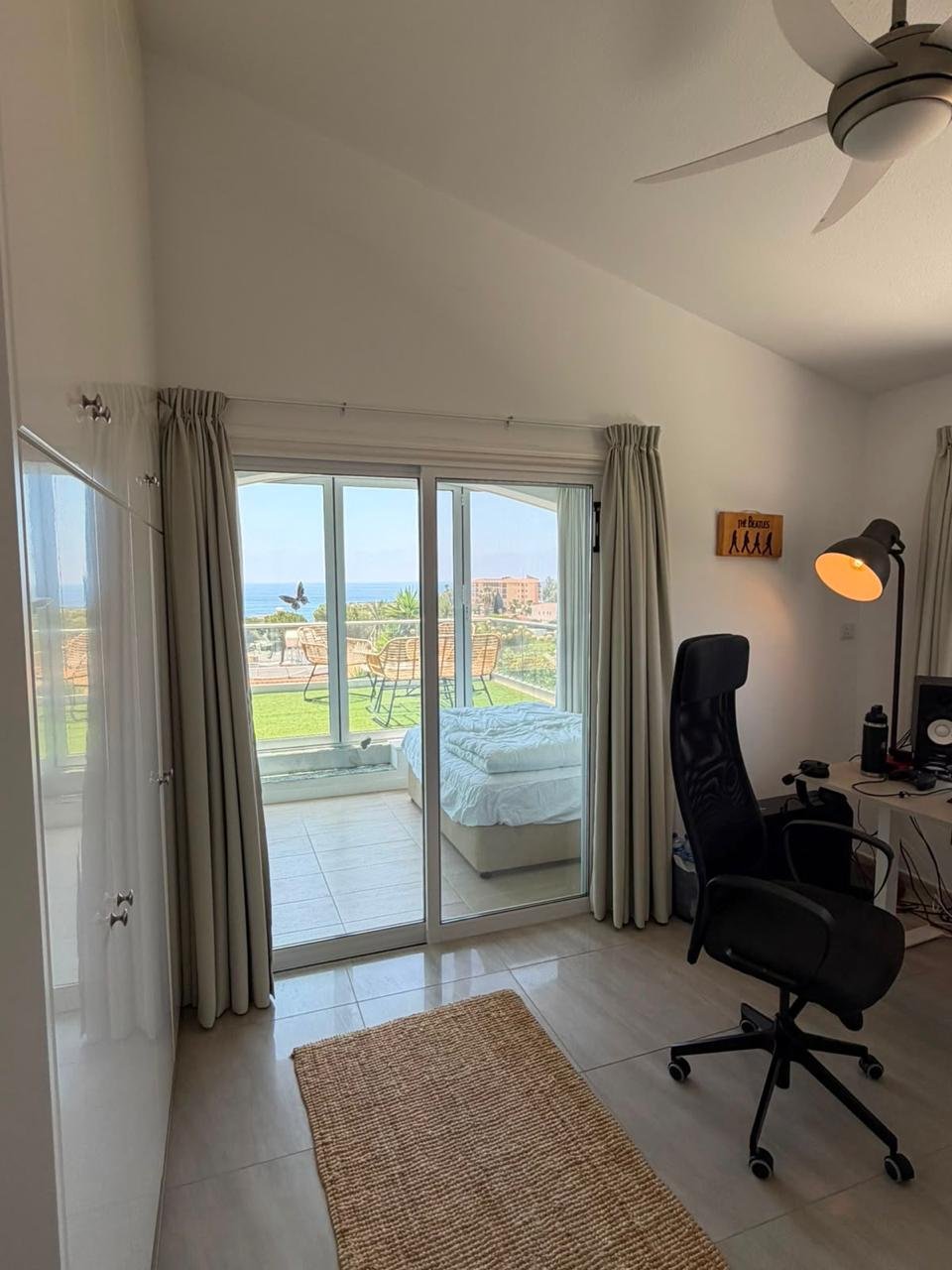 3-bed villa with pool and sea view in Coral Bay photo 10
