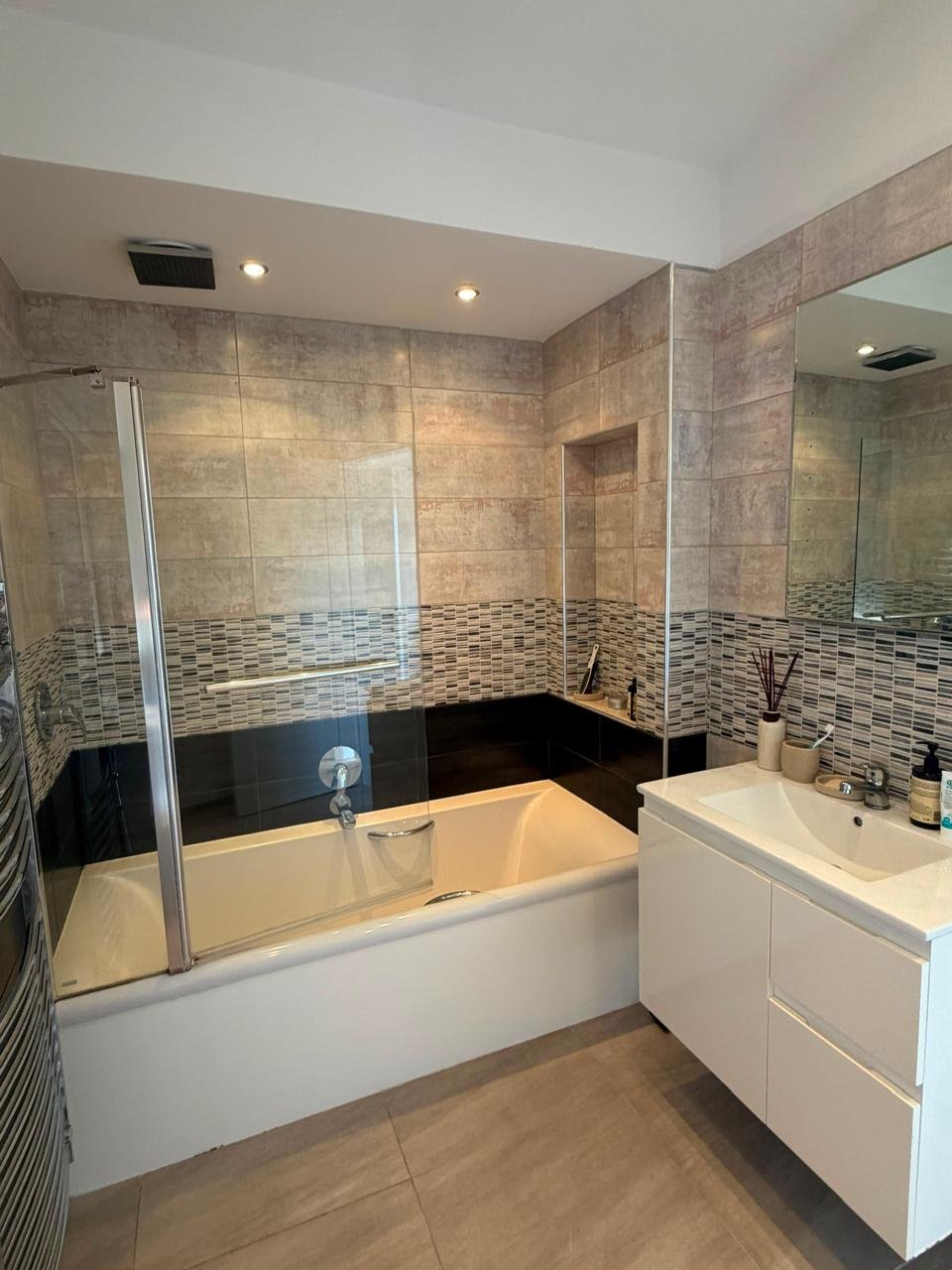 3-bed villa with pool and sea view in Coral Bay photo 13
