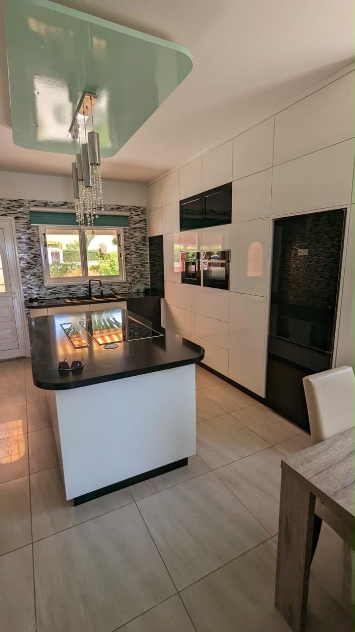 3-bed villa with pool and sea view in Coral Bay photo 15