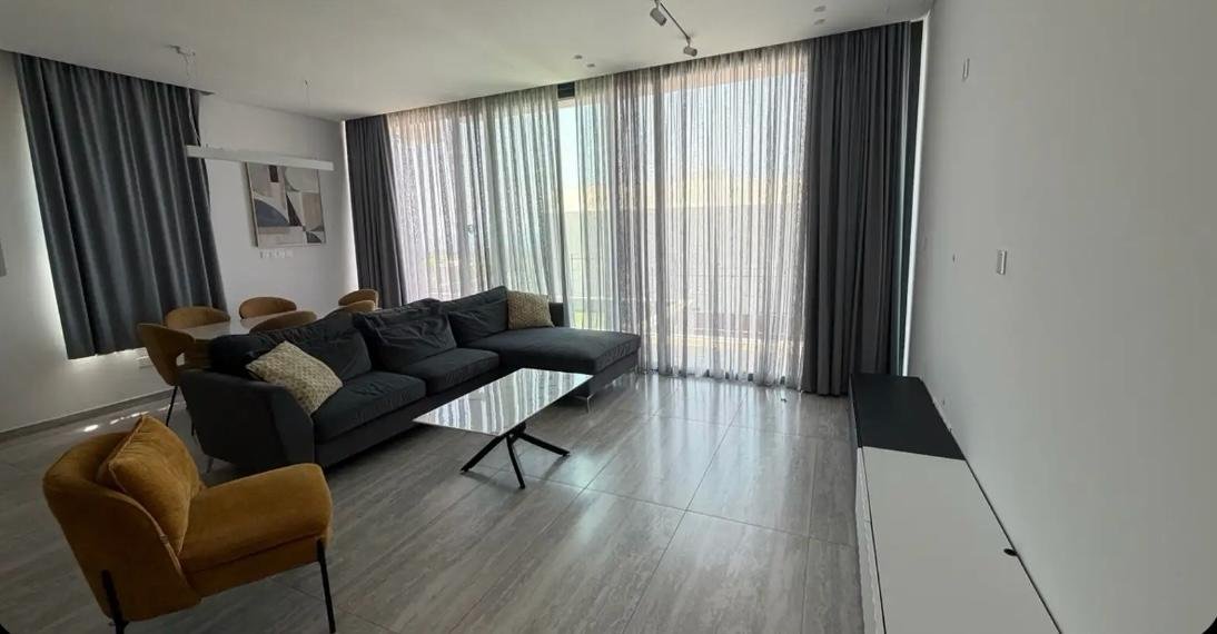 4-bed furnished villa with pool and sea view in Chlorakas photo 2