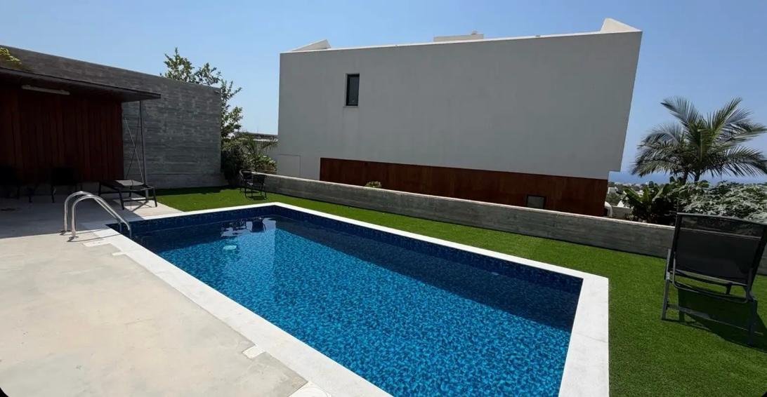 4-bed furnished villa with pool and sea view in Chlorakas photo 12