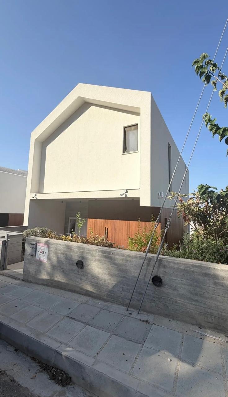 4-bed furnished villa with pool and sea view in Chlorakas photo 14