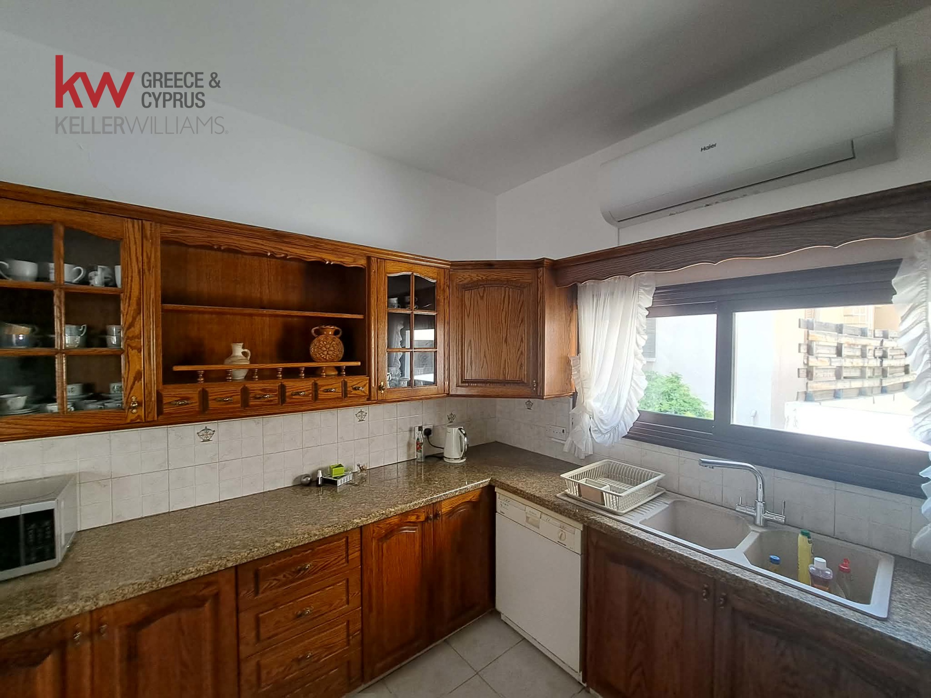 4-bed detached house in Chrysopolitissa, Larnaca photo 8