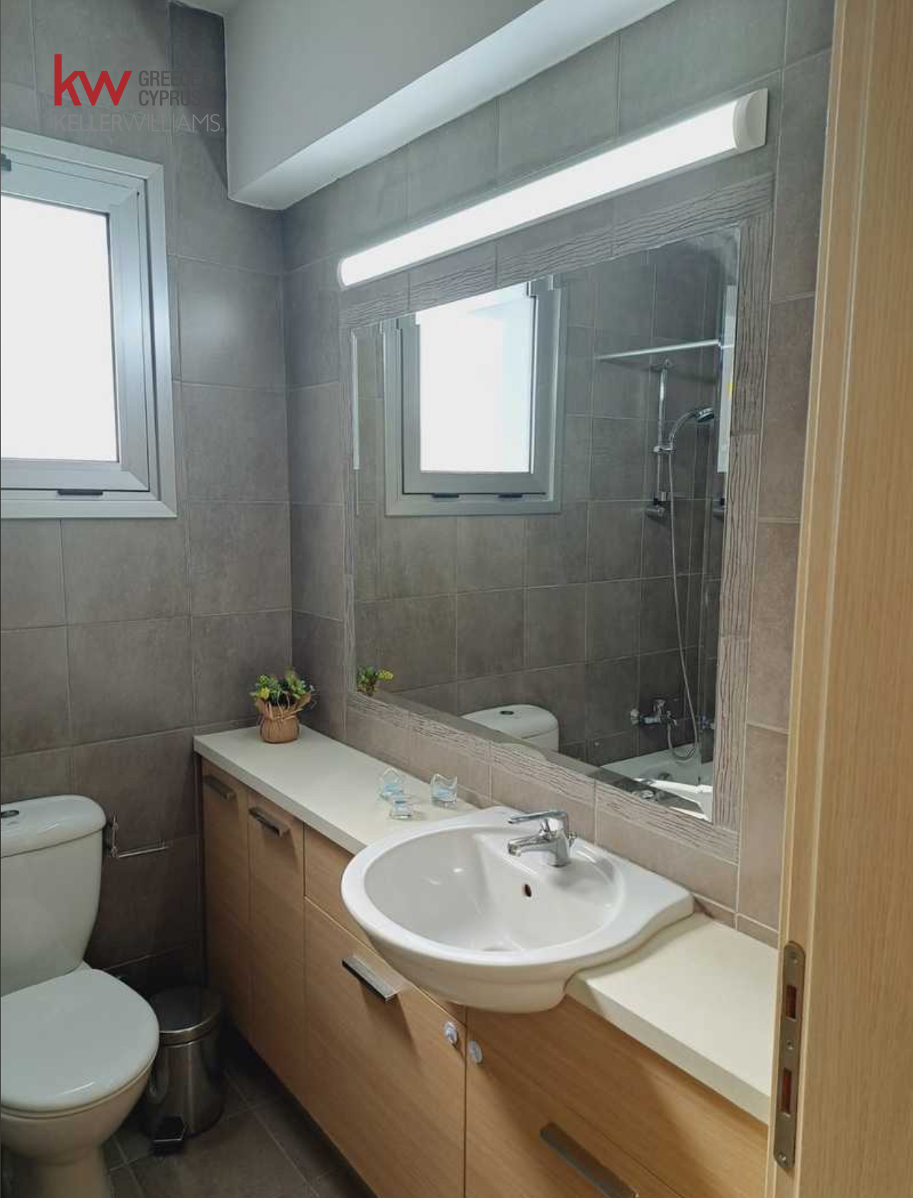3-bed apartment with balcony and storage in Kamares, Larnaca photo 5