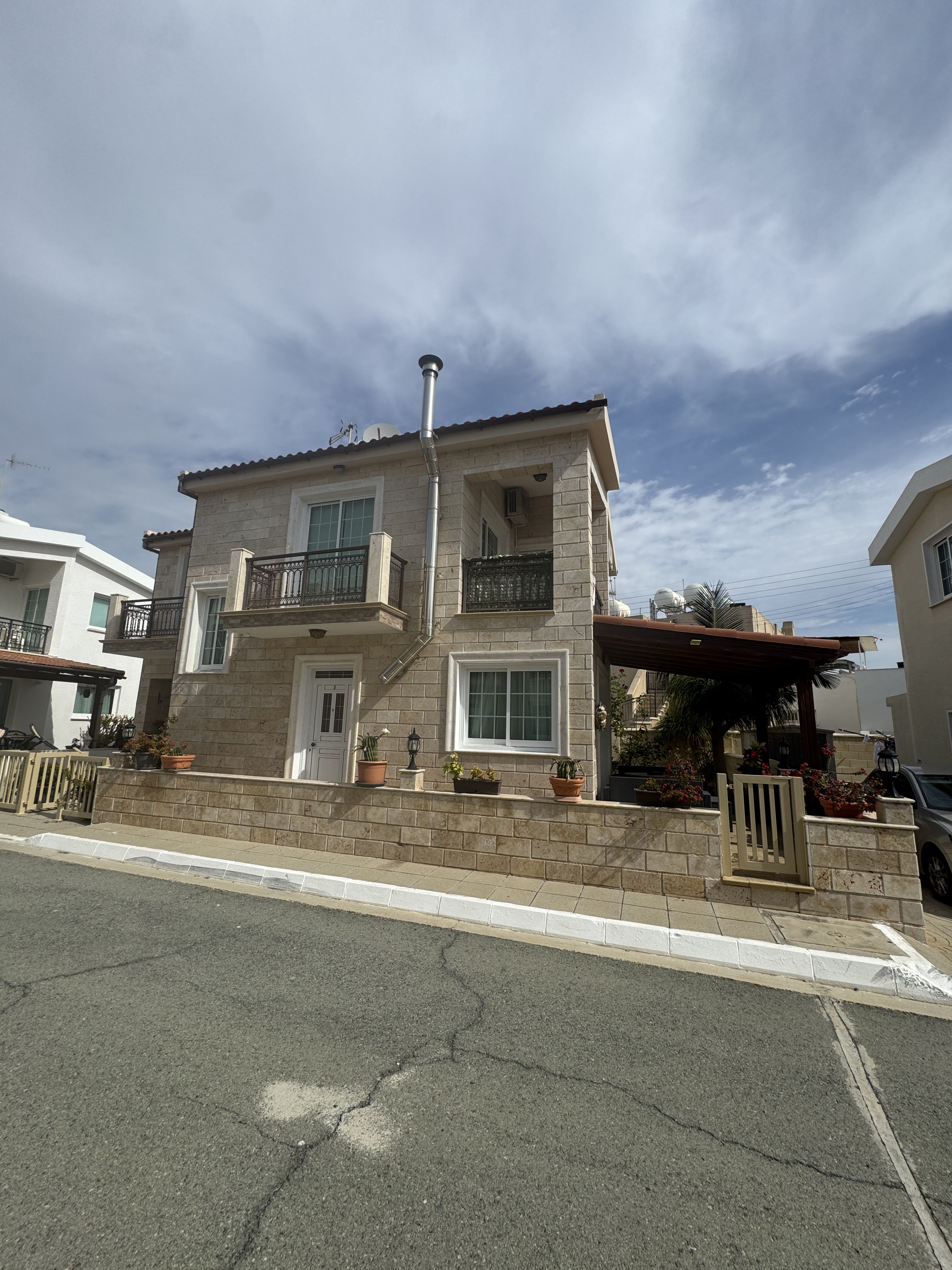Peaceful 3-Bedroom Seaside House Near the Sea in Oroklini