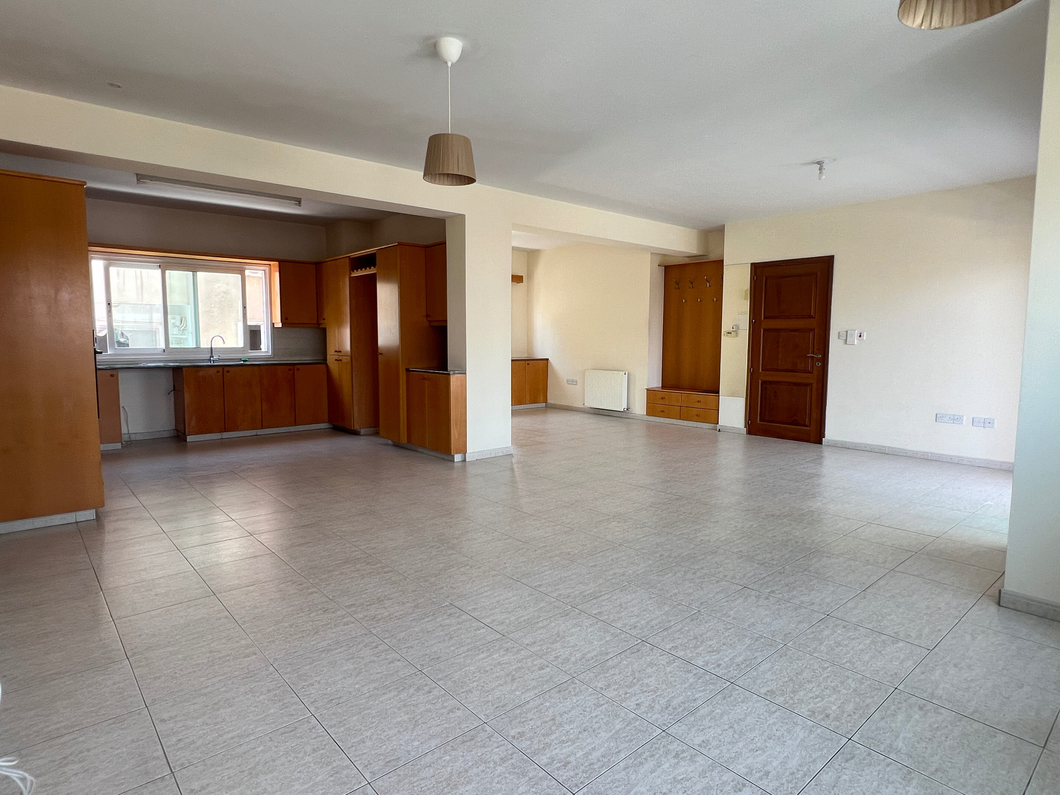 Spacious 2 Bedroom Apartment in Acropolis