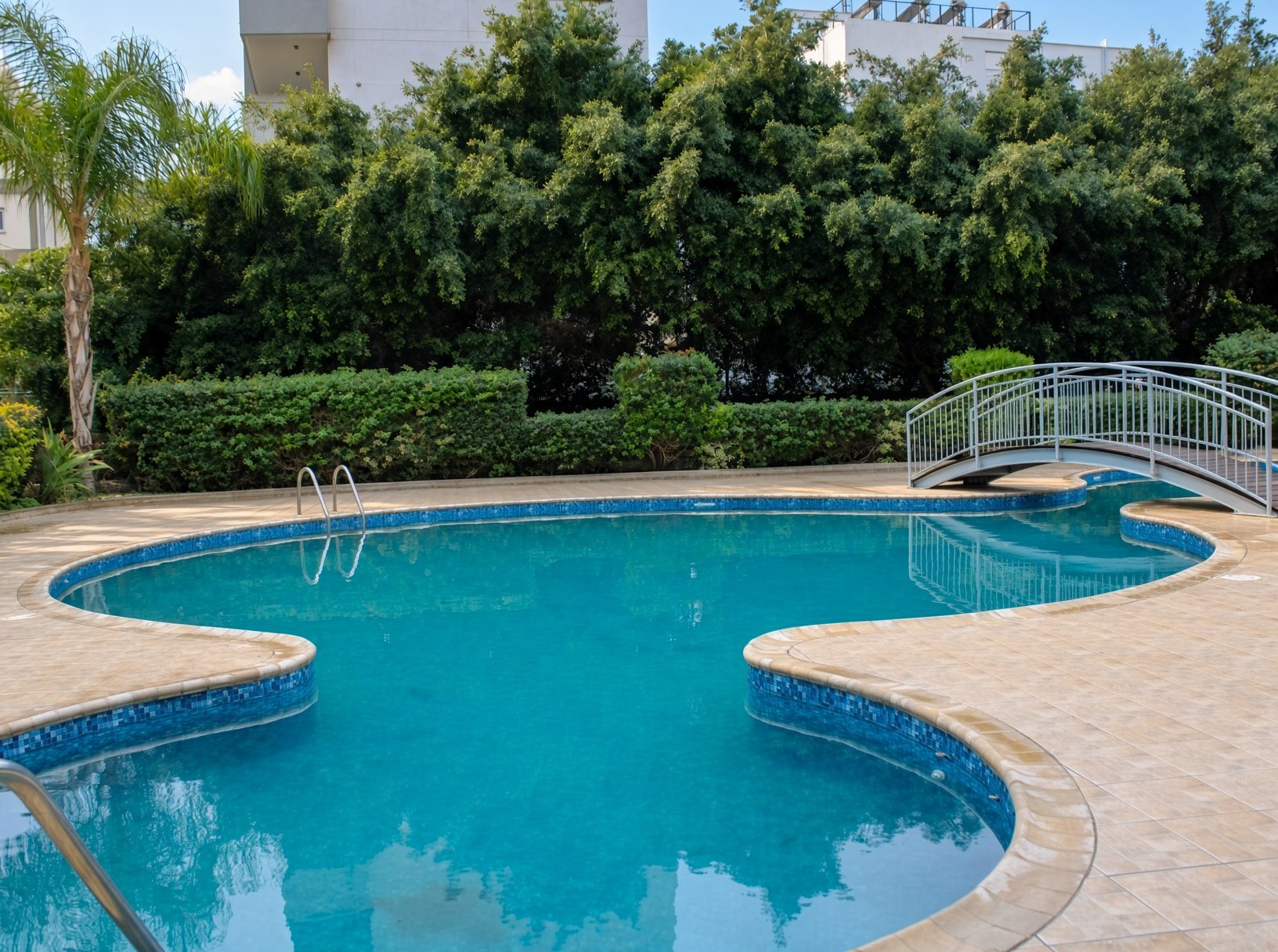 2-bed ground-floor apartment with garden and pool in Germasogeia photo 7